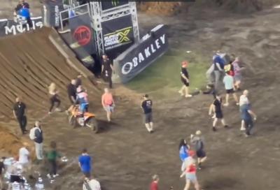 Video: il pubblico invade la pista di Daytona prima della fine della gara