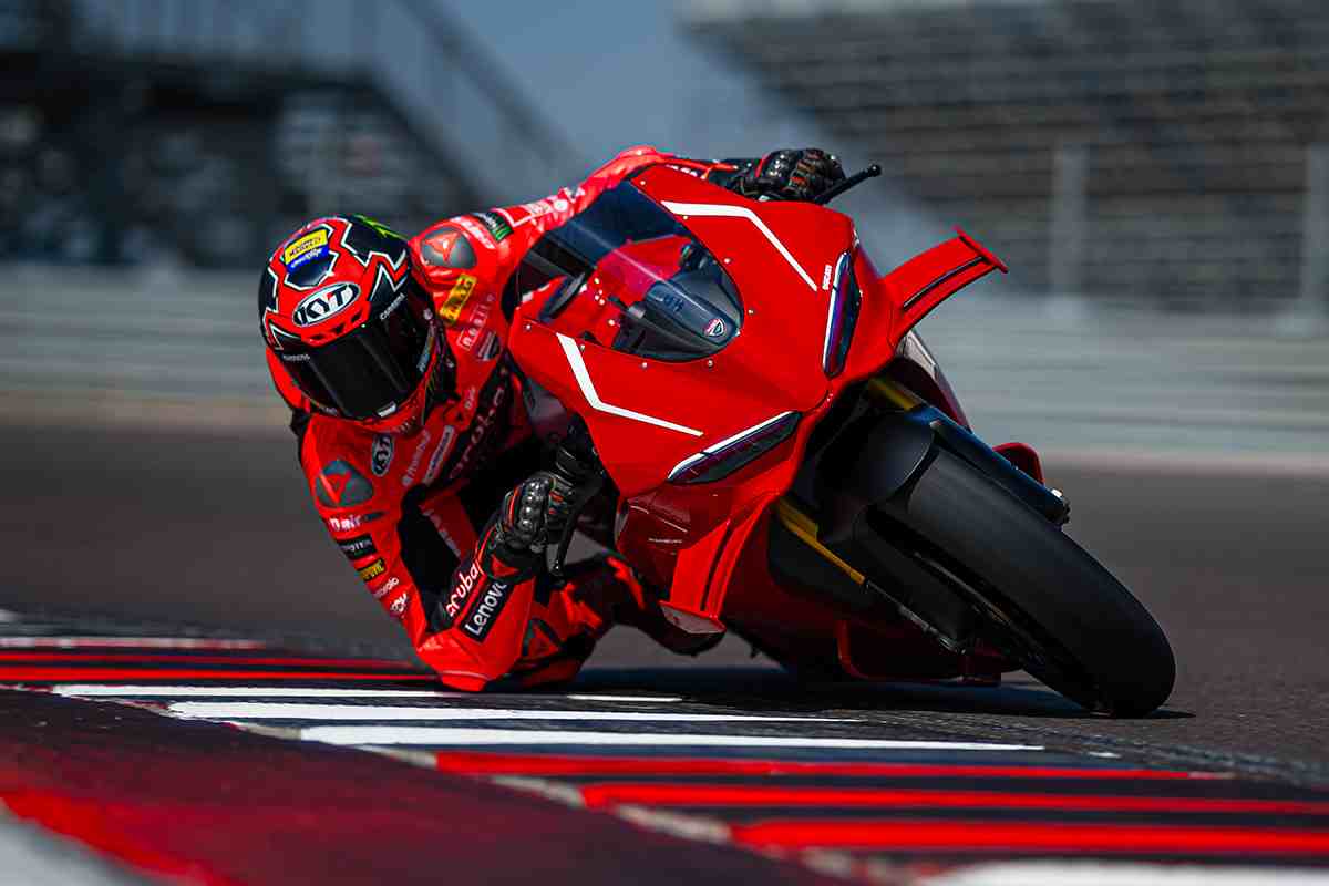 ducati panigale v4r 