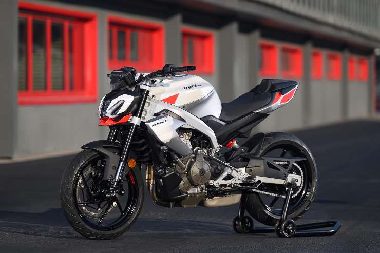 Aprilia Tuono 457 moto novità naked