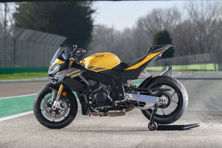 Aprilia Tuono V4 moto novità