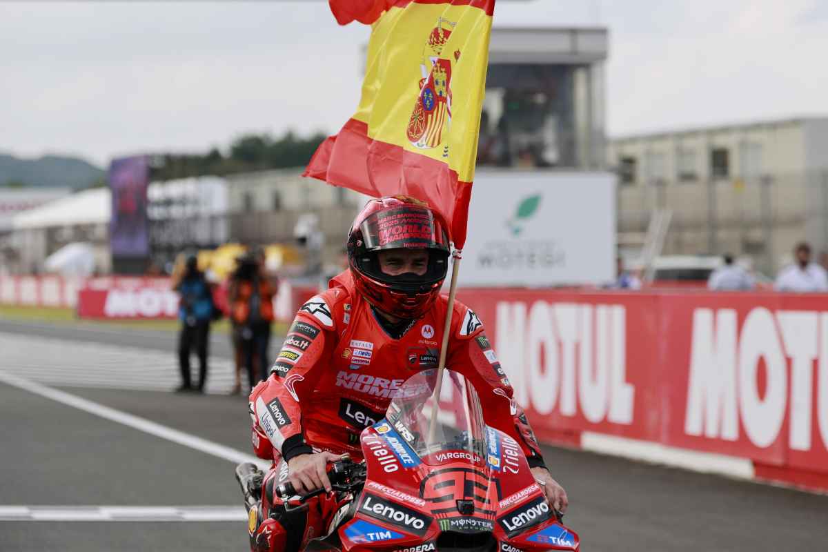 Marc Marquez festeggia il titolo con la Ducati