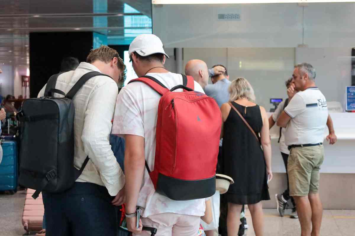 Viaggiatori in aeroporto