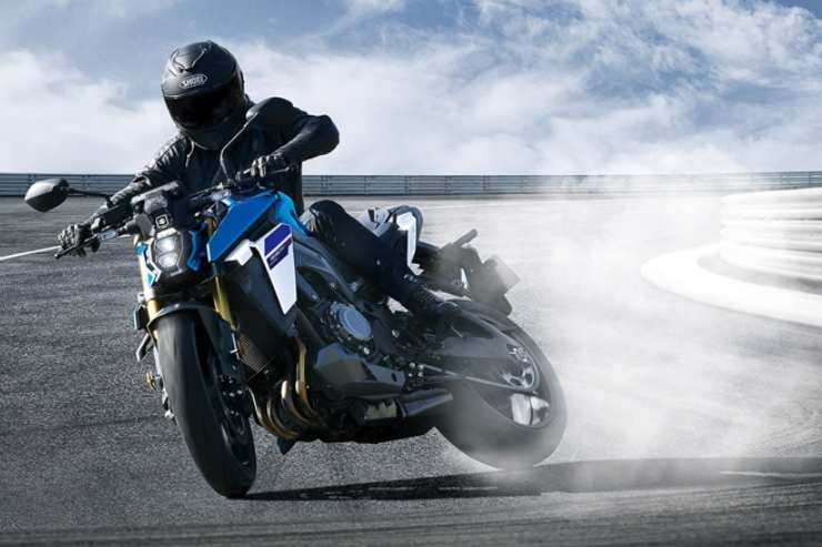 Suzuki_GSX-S1000_EVO sgomma in pista