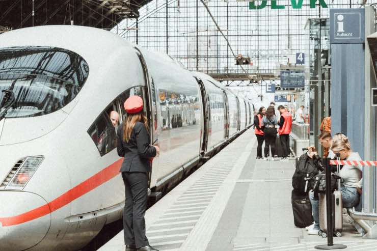 Frecciarossa treno Parigi Milano Roma