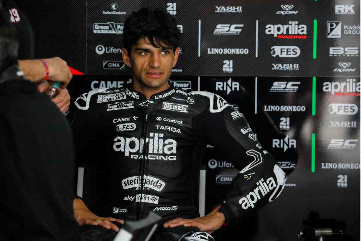 Jorge Martin al paddock dell'Aprilia