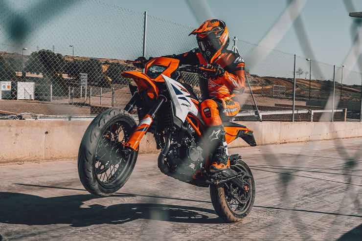 KTM 390 SMC R moto