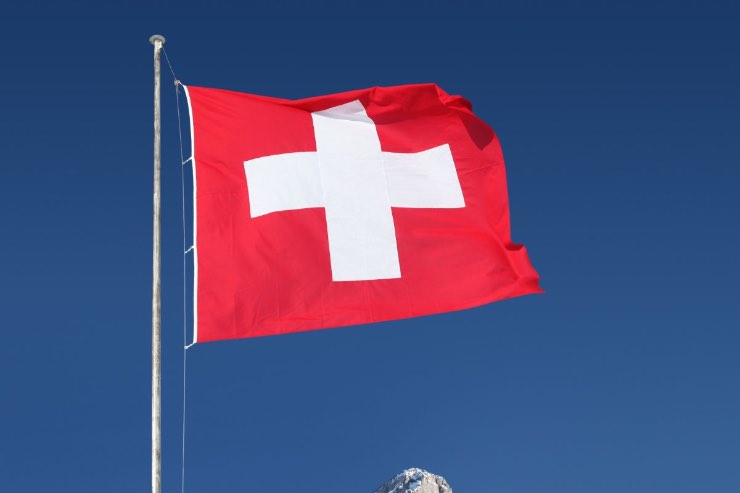 Svizzera auto patente distanza sicurezza