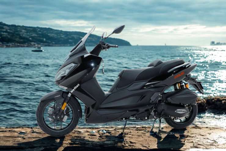Yamaha Xmax scooter low cost Wottan St-S 300