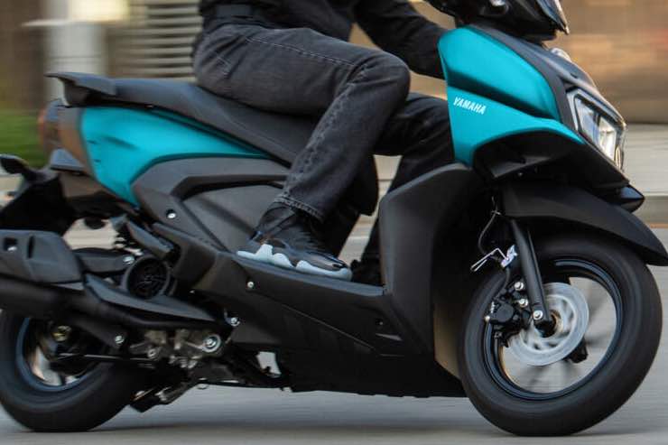 Yamaha Honda Piaggio scooter 3000 euro