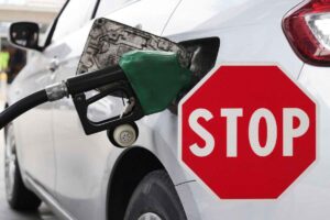 Auto elettrica benzina novità autostrada Francia