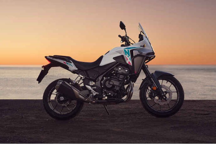 Honda NX500 crossover supersportiva