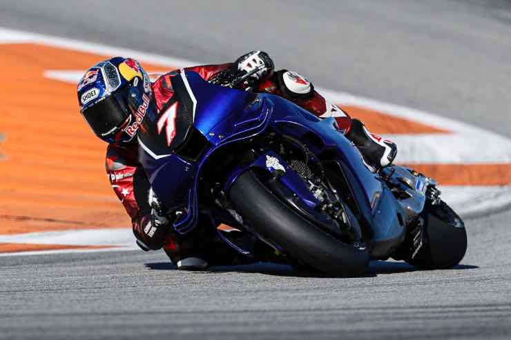 MotoGP Yamaha V4 novità 2025