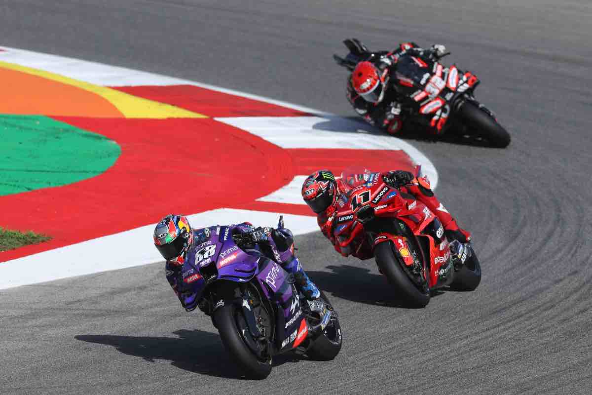 MotoGP Yamaha V4 novità 2025