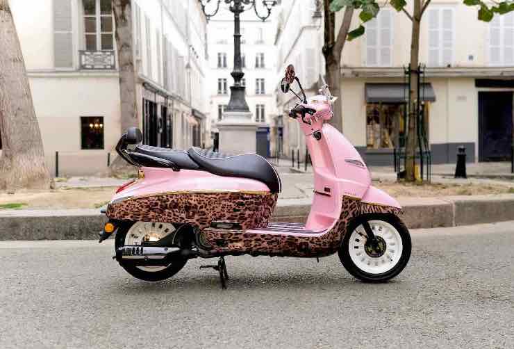 Scooter Vespa Peugeot Django Manoush