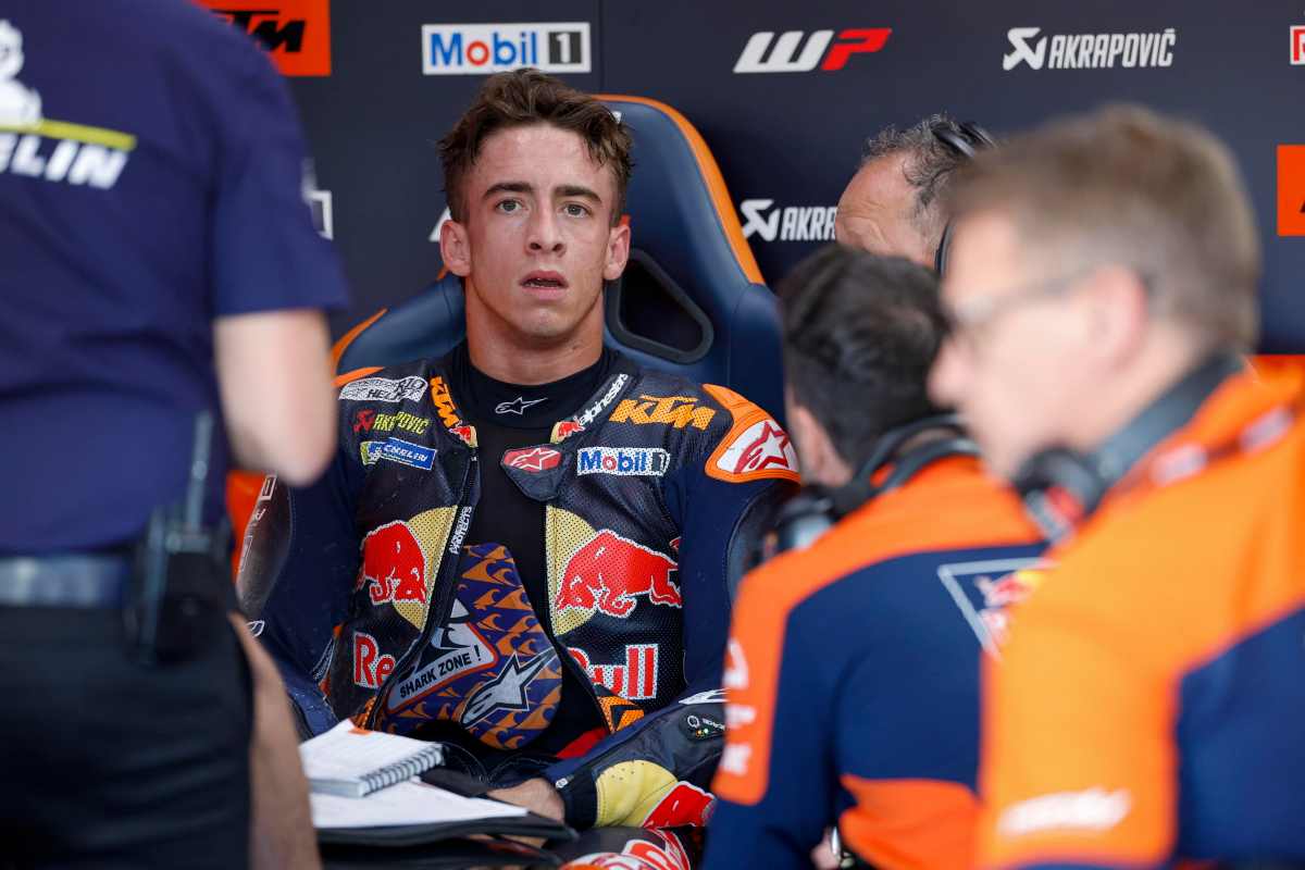 Pedro Acosta nel box KTM