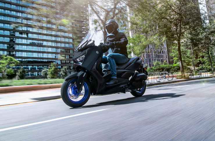 Yamaha-XMAX125 in strada