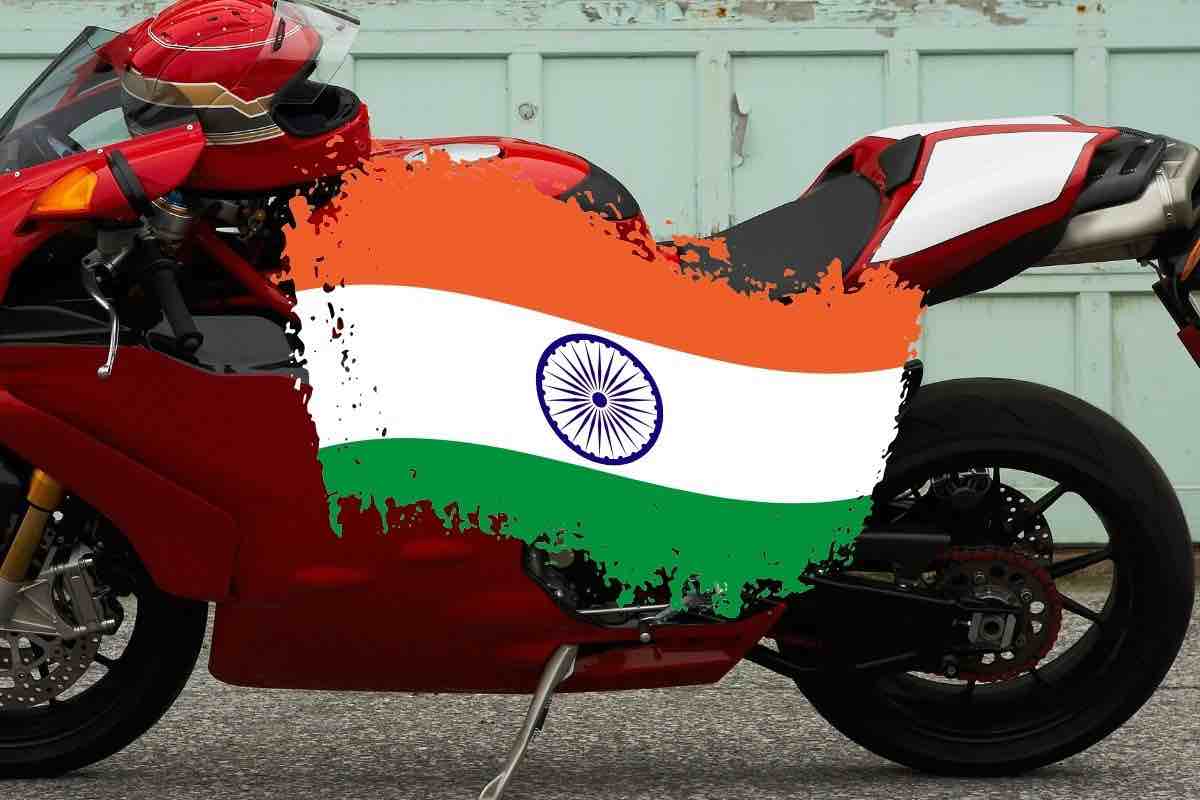 ducati india novità tvs apache smoked garage
