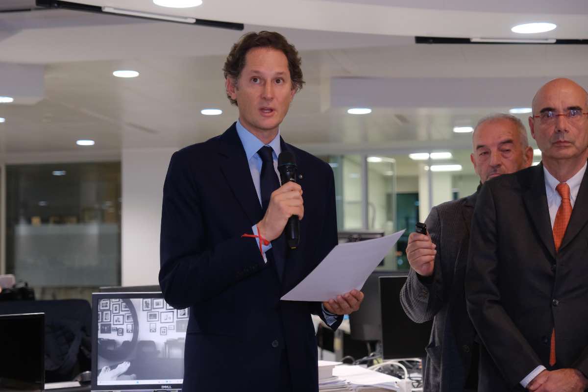 carlo de benedetti john elkann accuse